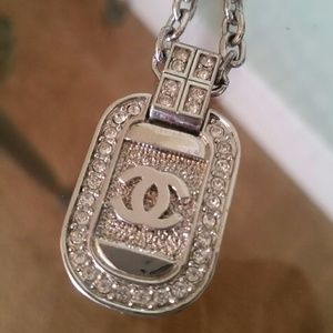 Gorgeous Silver & Crystal Necklace